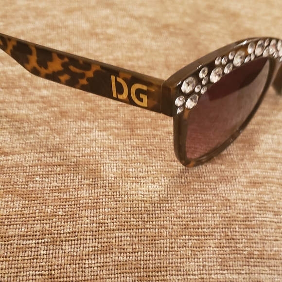 DG rhinestone trim, tortoise shell sunglasses - Picture 3 of 7